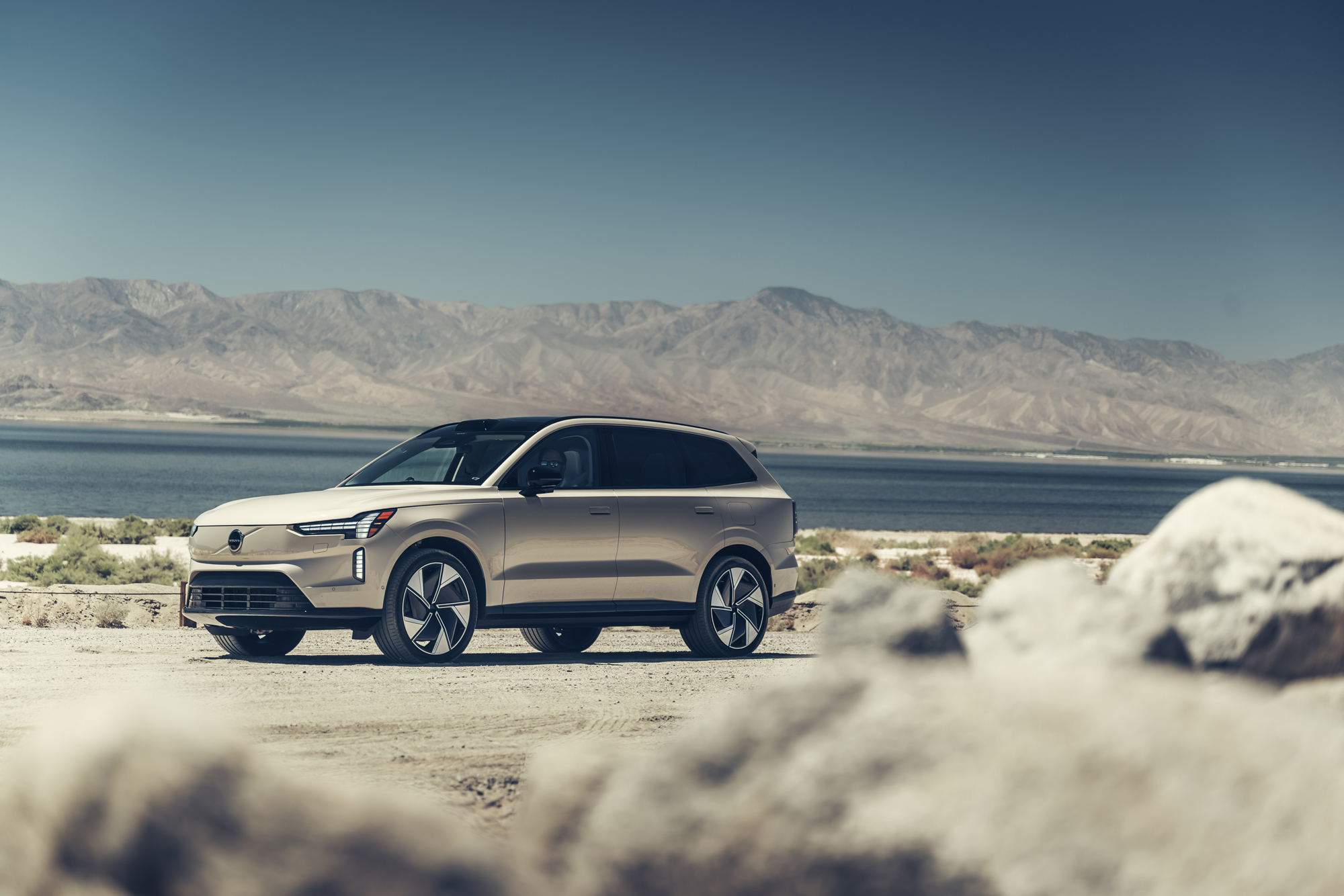 05 Volvo EX90