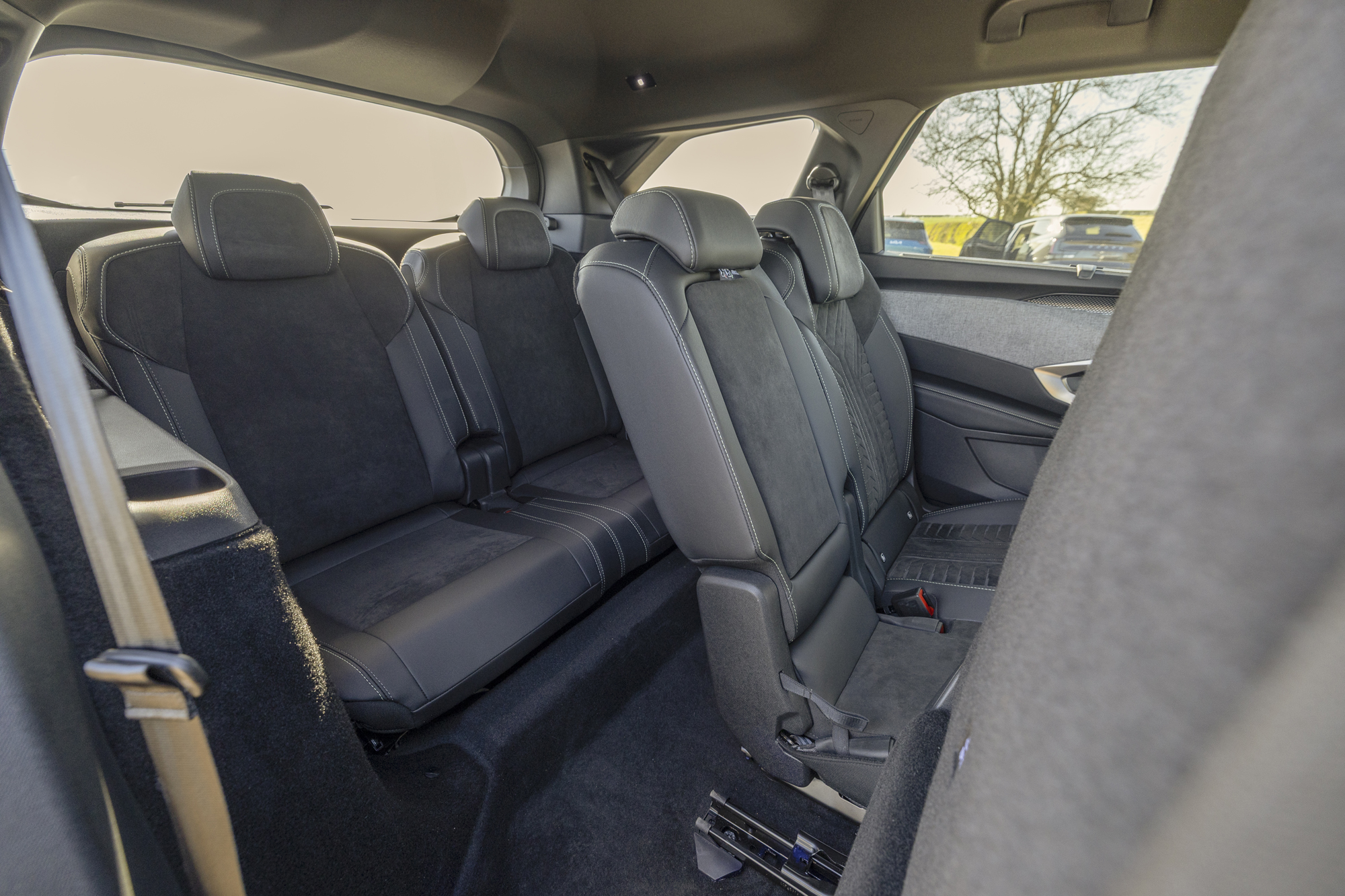 16 Peugeot interior